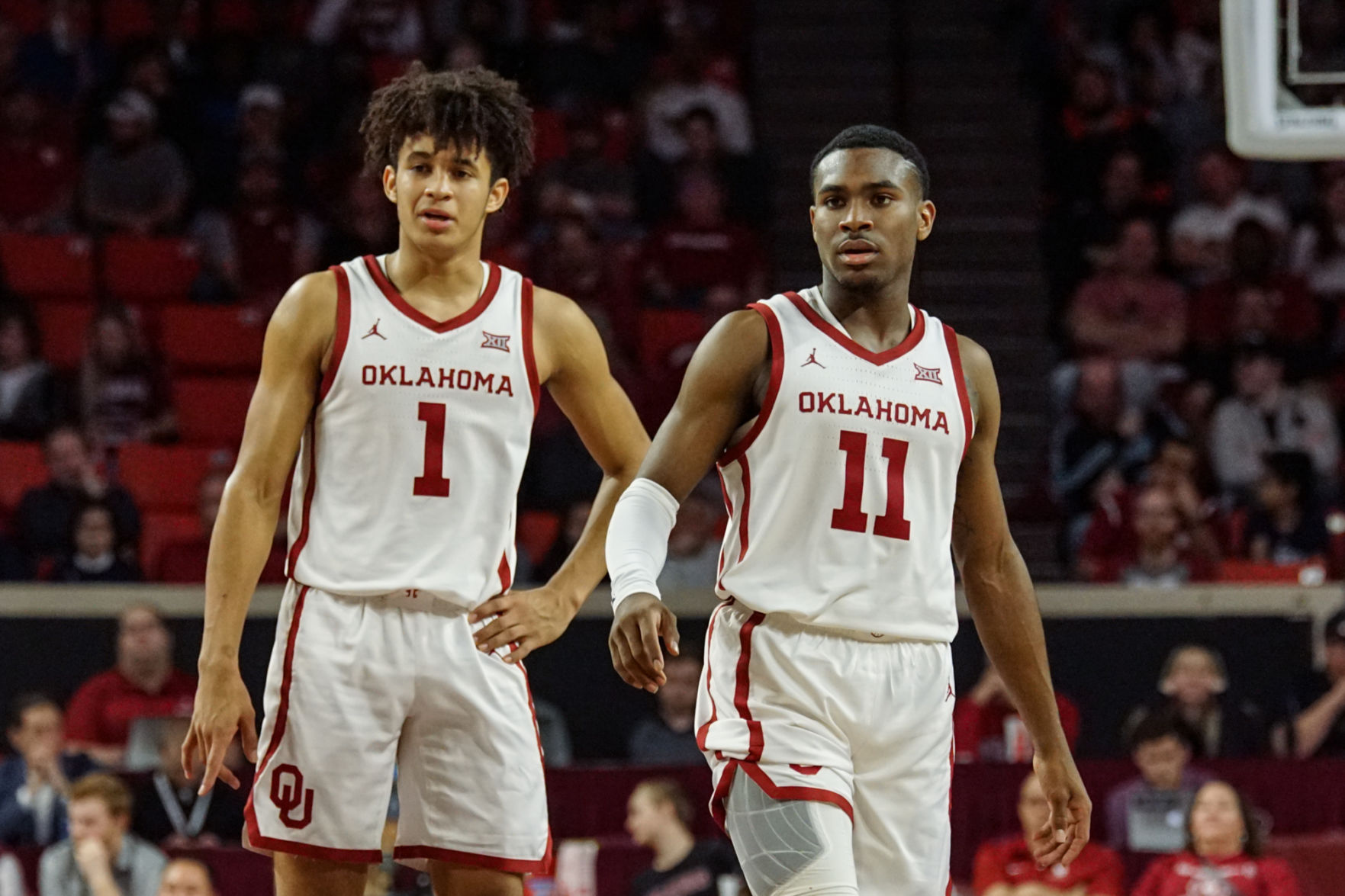 Jalen Hill and De'Vion Harmon
